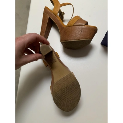 Pre-owned Stuart Weitzman Cloth Sandals In Red
