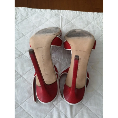 Pre-owned Manolo Blahnik Red Cloth Sandals