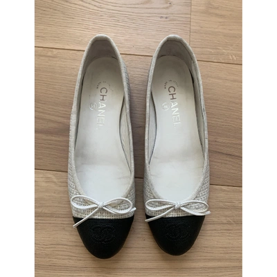 Pre-owned White Tweed Ballet Flats