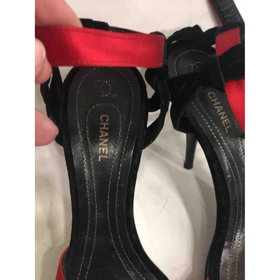 Pre-owned Chanel Cloth Sandals In Red