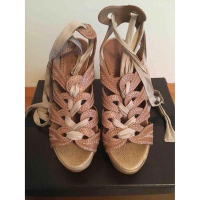 Pre-owned Alaïa Leather Sandal In Beige