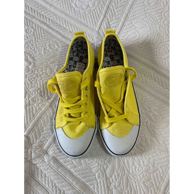 Pre-owned Chevignon Trainers In Yellow