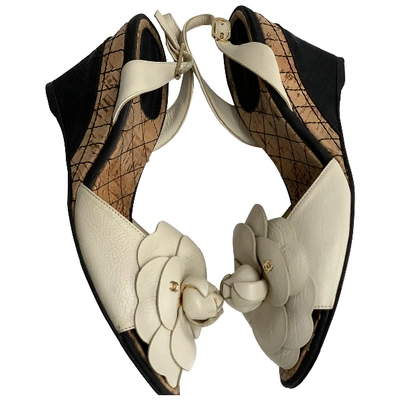 Pre-owned Chanel Beige Leather Sandals
