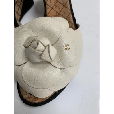 Pre-owned Chanel Beige Leather Sandals