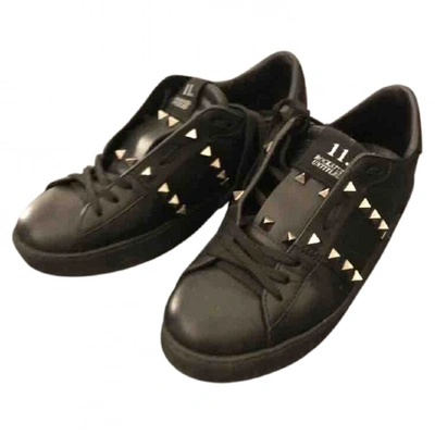 Pre-owned Valentino Garavani Rockstud Leather Trainers In Black