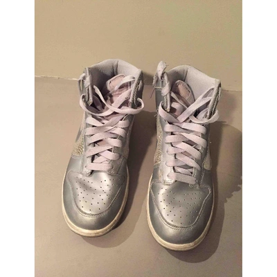 Pre-owned Nike Sb Dunk  Leather Trainers In Silver