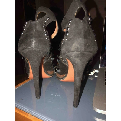 Pre-owned Alaïa Velvet Heels In Black