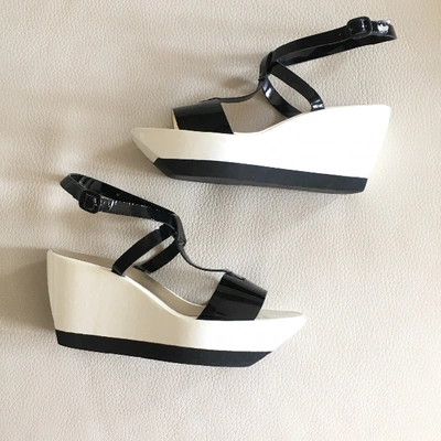 Pre-owned Paule Ka Patent Leather Sandals In Black