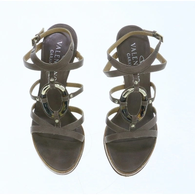 Pre-owned Valentino Garavani Leather Sandals In Brown