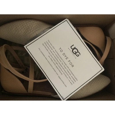 Pre-owned Ugg Leather Flats In Beige