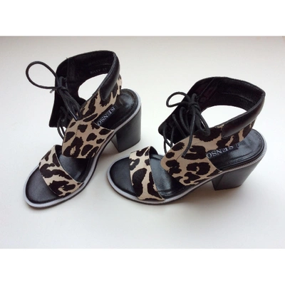 Pre-owned Senso Pony-style Calfskin Sandals