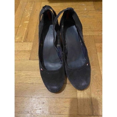 Pre-owned Tommy Hilfiger Heels In Navy