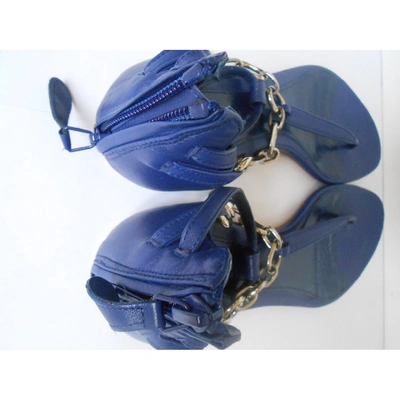 Pre-owned Mcq By Alexander Mcqueen Leather Flip Flops In Blue