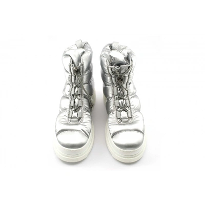 Pre-owned Chanel Silver Cloth Boots