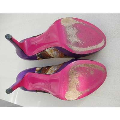 Pre-owned Versace Leather Heels In Purple