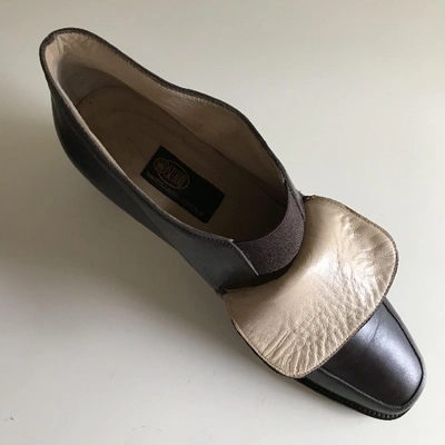 Pre-owned Sutor Mantellassi Leather Heels In Brown