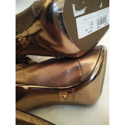 Pre-owned Versace Gold Leather Boots