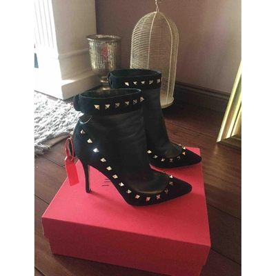 Pre-owned Valentino Garavani Rockstud Leather Buckled Boots In Black