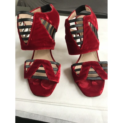 Pre-owned Fendi Red Velvet Sandals