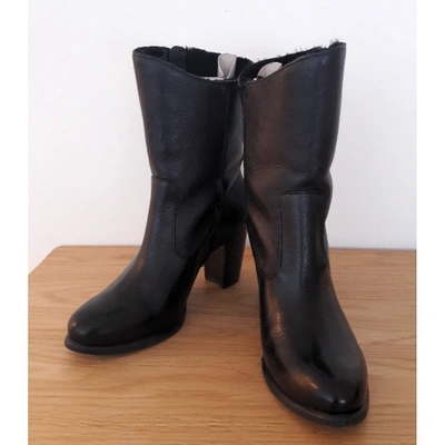 Pre-owned Ugg Leather Snow Boots In Black