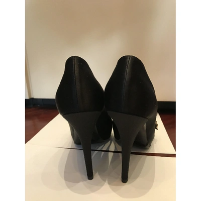 Pre-owned Louis Vuitton Cloth Heels In Black