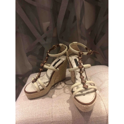 Pre-owned Louis Vuitton Patent Leather Sandal In Beige