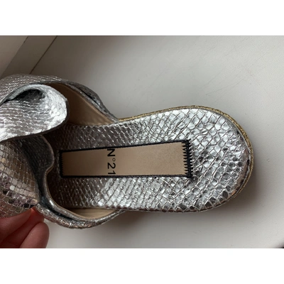 N°21 Pre-owned Leather Mules In Silver
