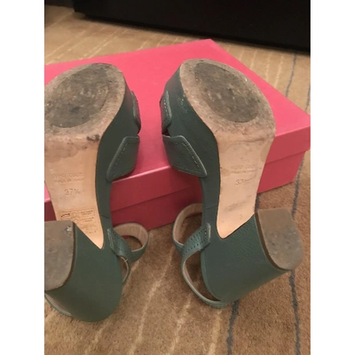 Pre-owned Douuod Leather Sandals In Green