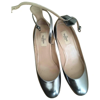 Pre-owned Valentino Garavani Tango Leather Ballet Flats In Silver