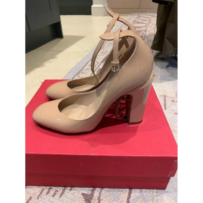 Pre-owned Valentino Garavani Beige Patent Leather Heels