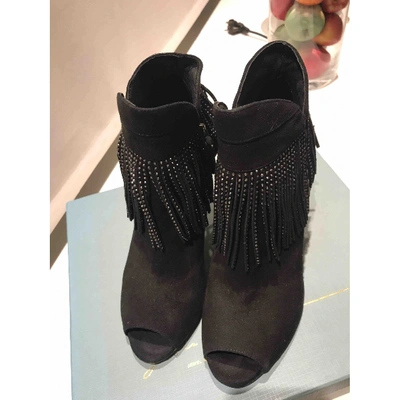 Pre-owned Lola Cruz Open Toe Boots In Black