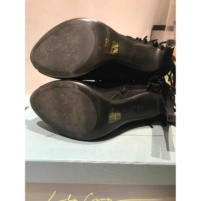 Pre-owned Lola Cruz Open Toe Boots In Black