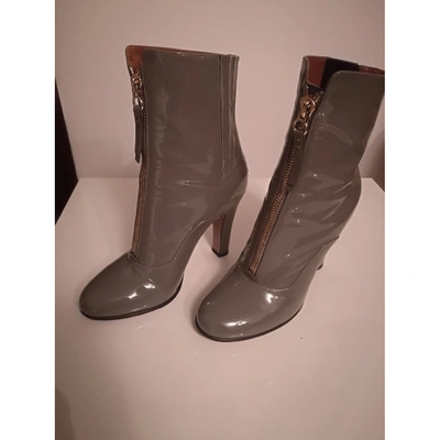 Pre-owned Valentino Garavani Patent Leather Ankle Boots In Grey