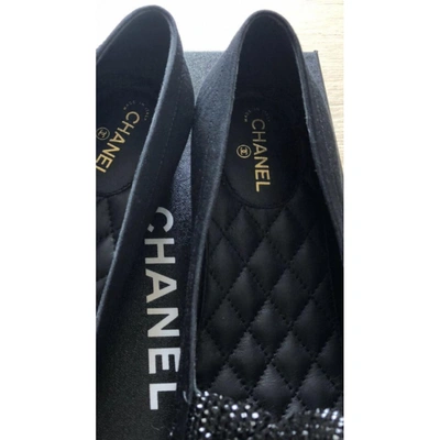 Pre-owned Chanel Cloth Flats In Black