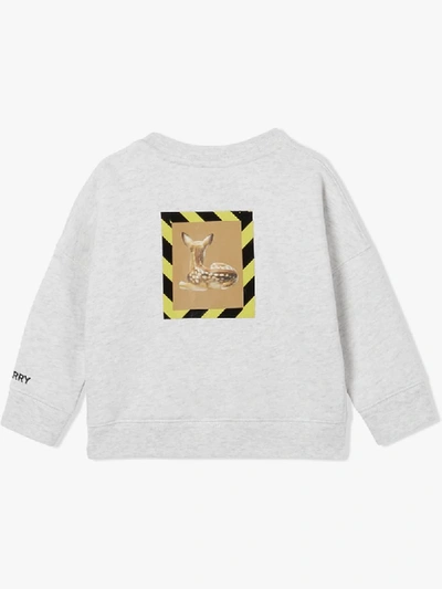 Shop Burberry Sweatshirt Mit Print In Grey