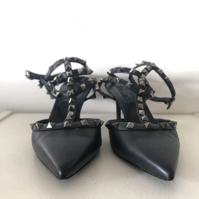 Pre-owned Valentino Garavani Rockstud Leather Heels In Black