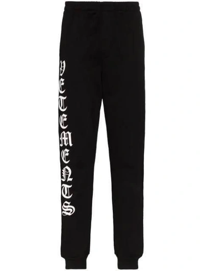 Shop Vetements Gothic Logo Drawstring Sweatpants In Black