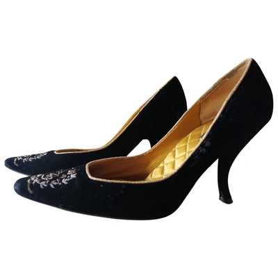 Pre-owned Dolce & Gabbana Velvet Heels In Black