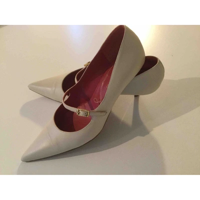 Pre-owned Loewe Ecru Leather Heels