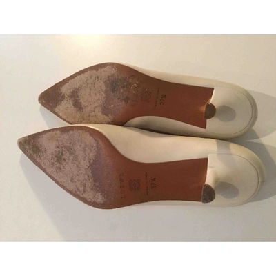 Pre-owned Loewe Ecru Leather Heels
