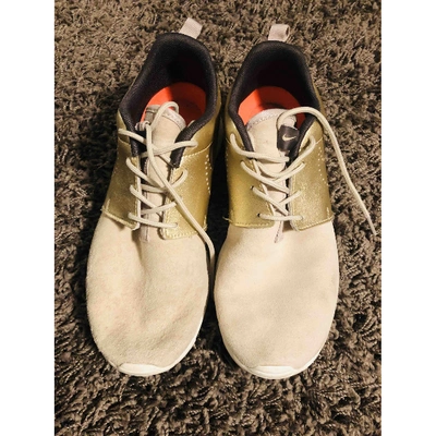 Pre-owned Nike Roshe Run Trainers In Gold