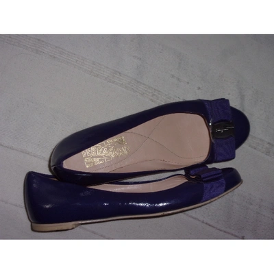 Pre-owned Ferragamo Vara Patent Leather Ballet Flats In Blue