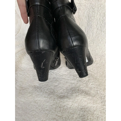 Pre-owned Clarks Leather Ankle Boots In Black