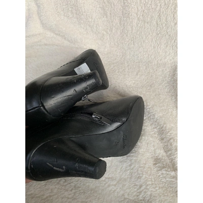 Pre-owned Clarks Leather Ankle Boots In Black