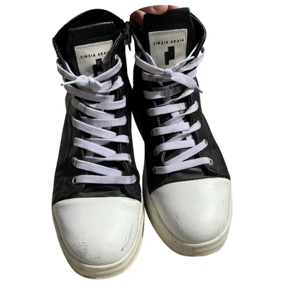 Pre-owned Cinzia Araia Leather Trainers In Black