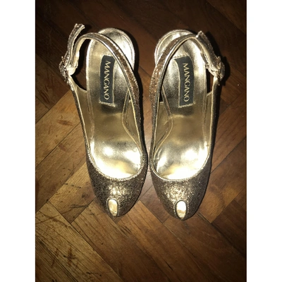 Pre-owned Mangano Glitter Heels In Gold