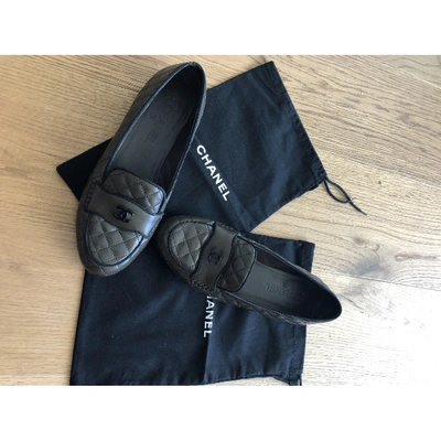 Pre-owned Chanel Khaki Leather Flats