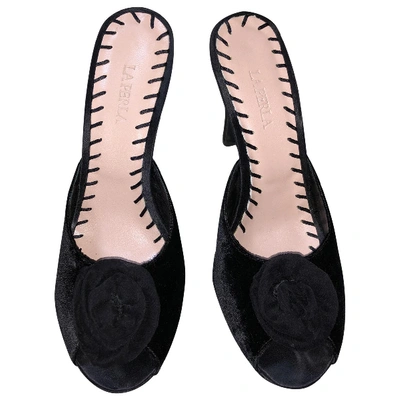 Pre-owned La Perla Velvet Heels In Black