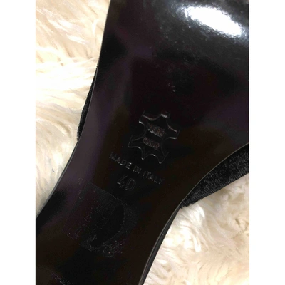 Pre-owned La Perla Velvet Heels In Black