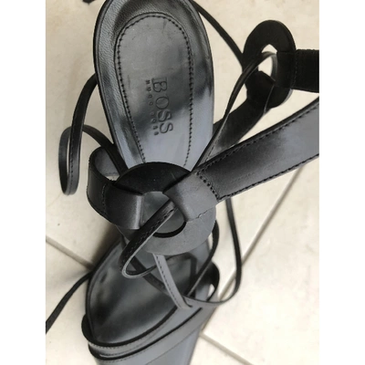 Pre-owned Hugo Boss Leather Sandal In Black